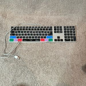 APPLE USB Keyboard & Logic Pro X Keyboard Mat